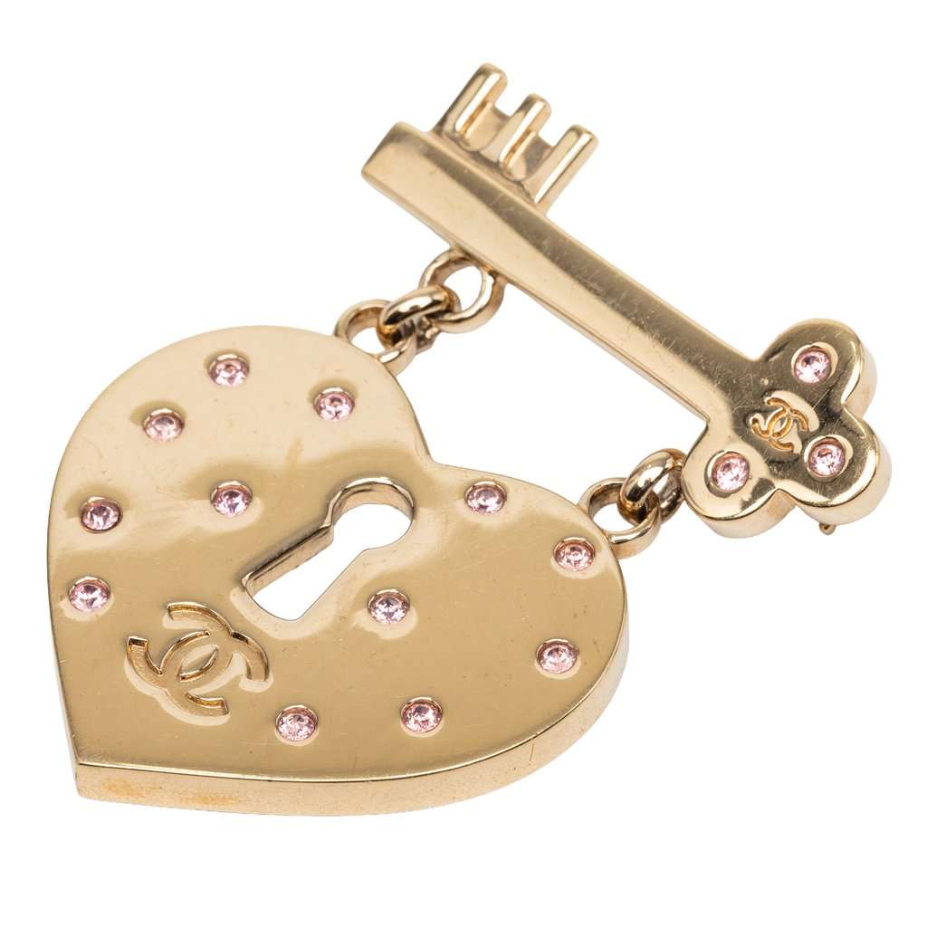 Chanel CC Gold Plated Strass Heart Lock and Key Brooch Gold Metal Very good condition - Front View