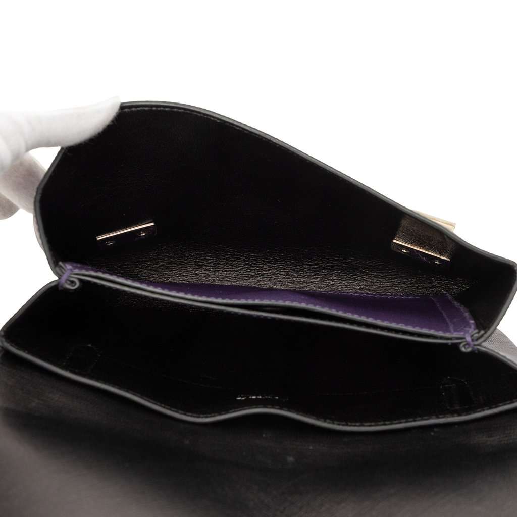 Prada Saffiano Cuir Twist Lock Chain Flap Purple Leather Very good - Model View