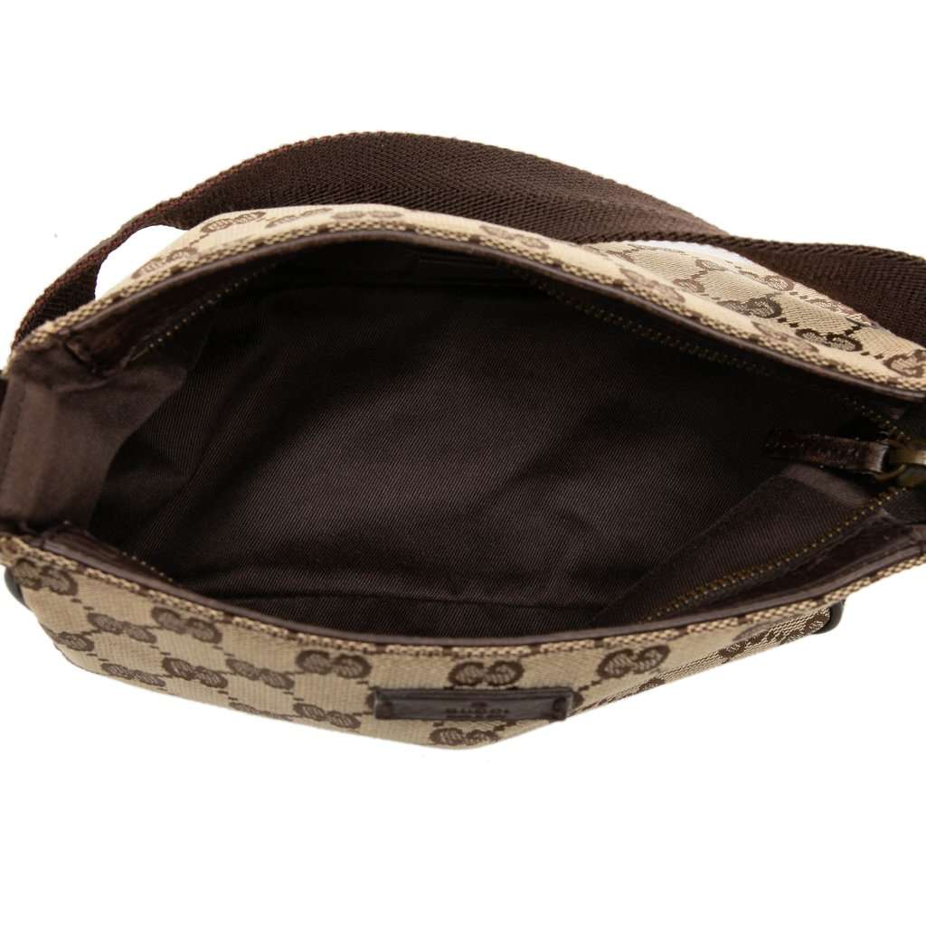 Gucci GG Canvas Handbag Beige Very good - Model View