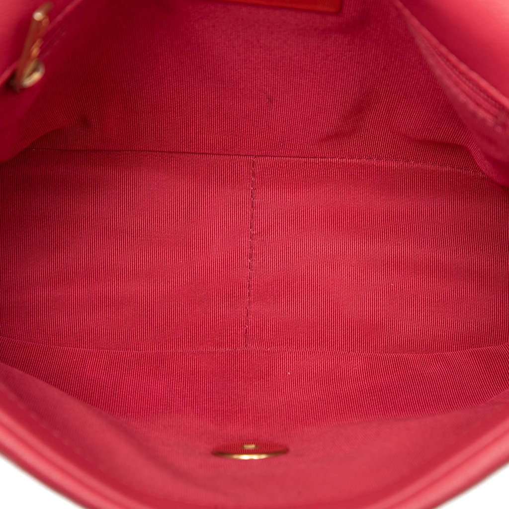 Chanel Medium Lambskin 19 Flap Pink Leather Very good condition - Model View