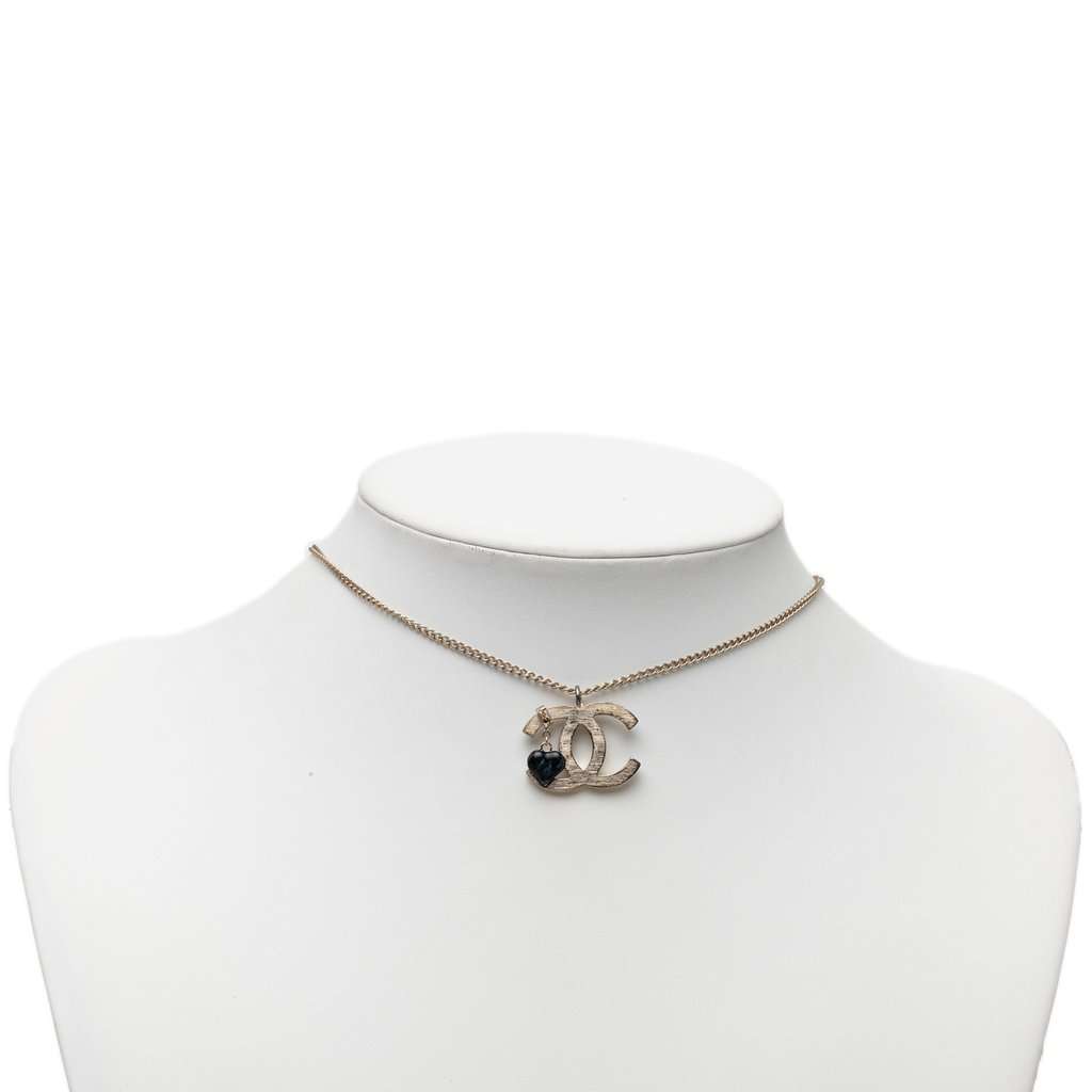 Chanel CC Gold Plated Resin Heart Pendant Necklace Gold Metal Very good - Box View