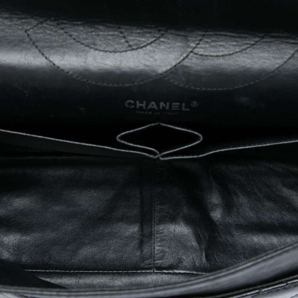 Chanel Quilted Crinkled Patent Reissue 2.55 Double Flap 227 Black Leather Very good condition - Model View