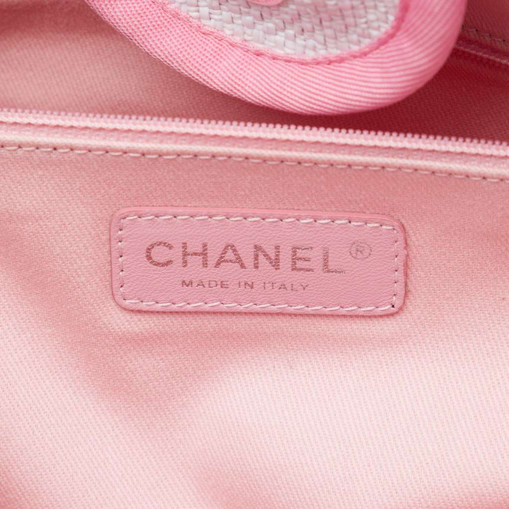 Chanel Medium Raffia Deauville Tote White Very good condition - Box View