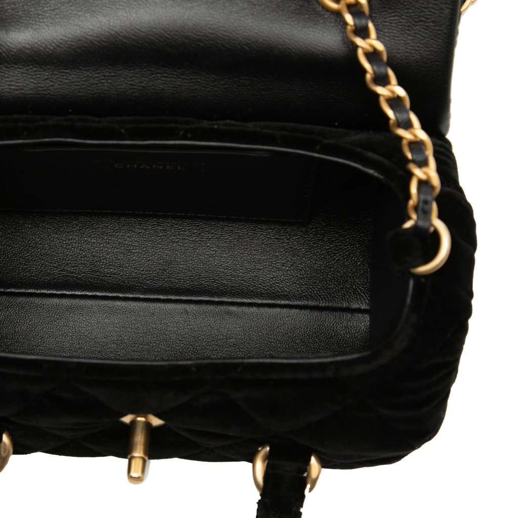 Chanel Mini Quilted Velvet Top Handle Flap Black Very good - Model View