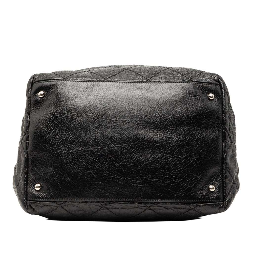 Chanel Glazed Calfskin On The Road Bucket Bag Black Leather Very good condition - Inside View