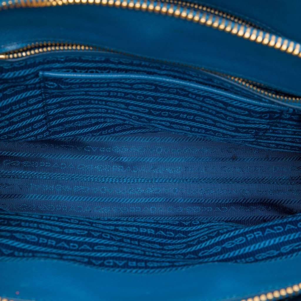 Prada Saffiano Lux Parabole Tote Blue Leather Very good - Model View