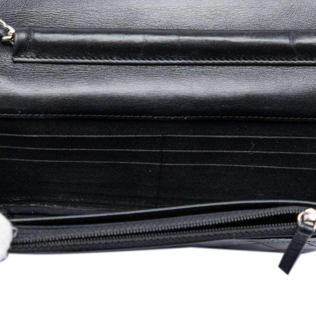 Chanel CC Quilted Patent Wallet On Chain Black Leather Very good condition - Model View