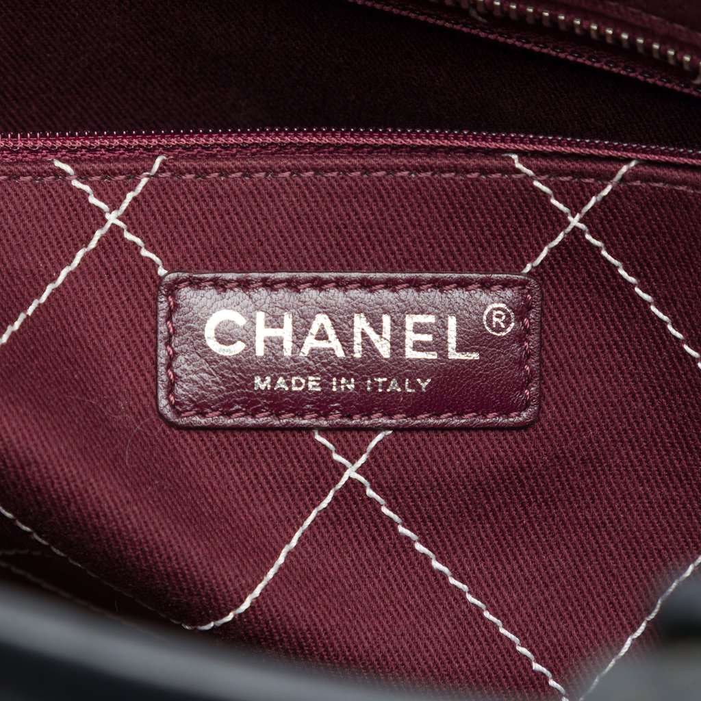 Chanel Quilted Caviar Shopping Fever Tote White Leather Very good - Box View