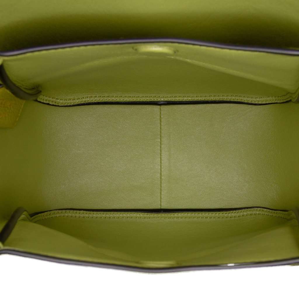 Prada Mini Vitello Daino Soft Dynamique Green Leather Very good condition - Model View