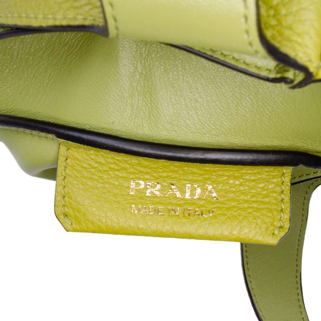 Prada Mini Vitello Daino Soft Dynamique Green Leather Very good condition - Box View