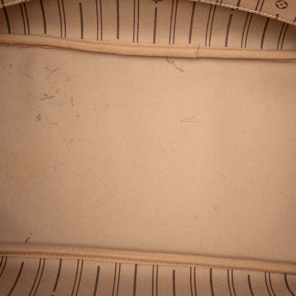 Louis Vuitton Monogram Neverfull MM Brown Very good condition - Model View
