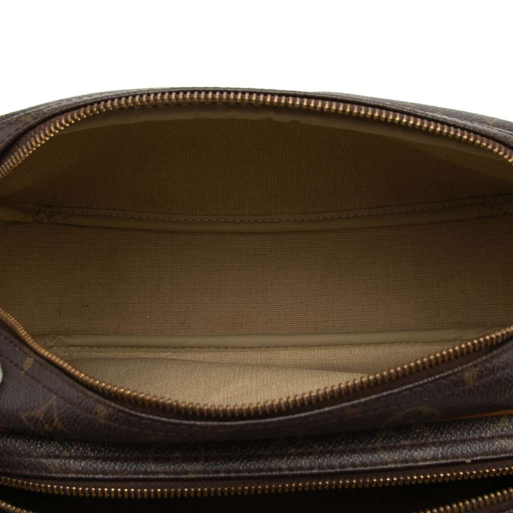 Louis Vuitton Monogram Reporter PM Brown Good condition - Model View