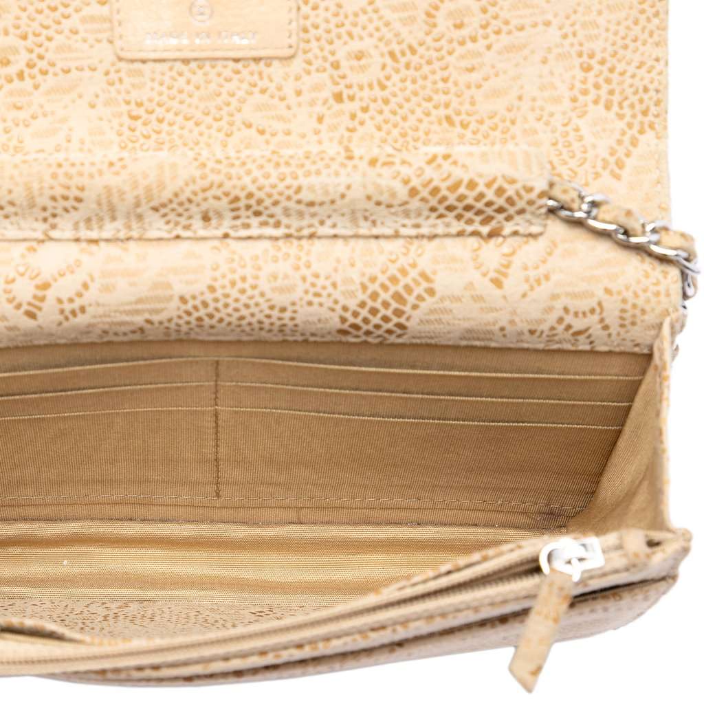 Chanel CC Lace Overlay Goatskin Wallet On Chain Beige Leather Very good condition - Model View