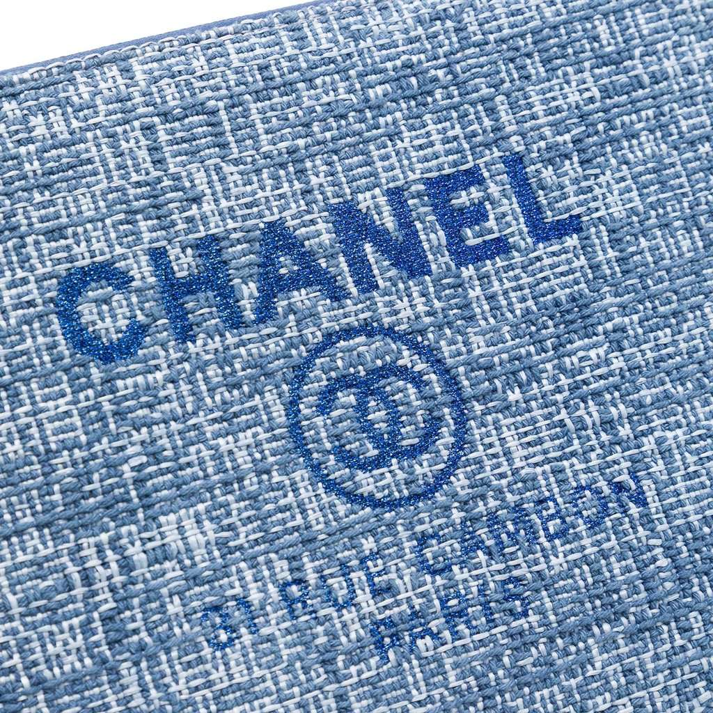 Chanel Medium Tweed Deauville O Case Clutch Blue Very good condition - Box View