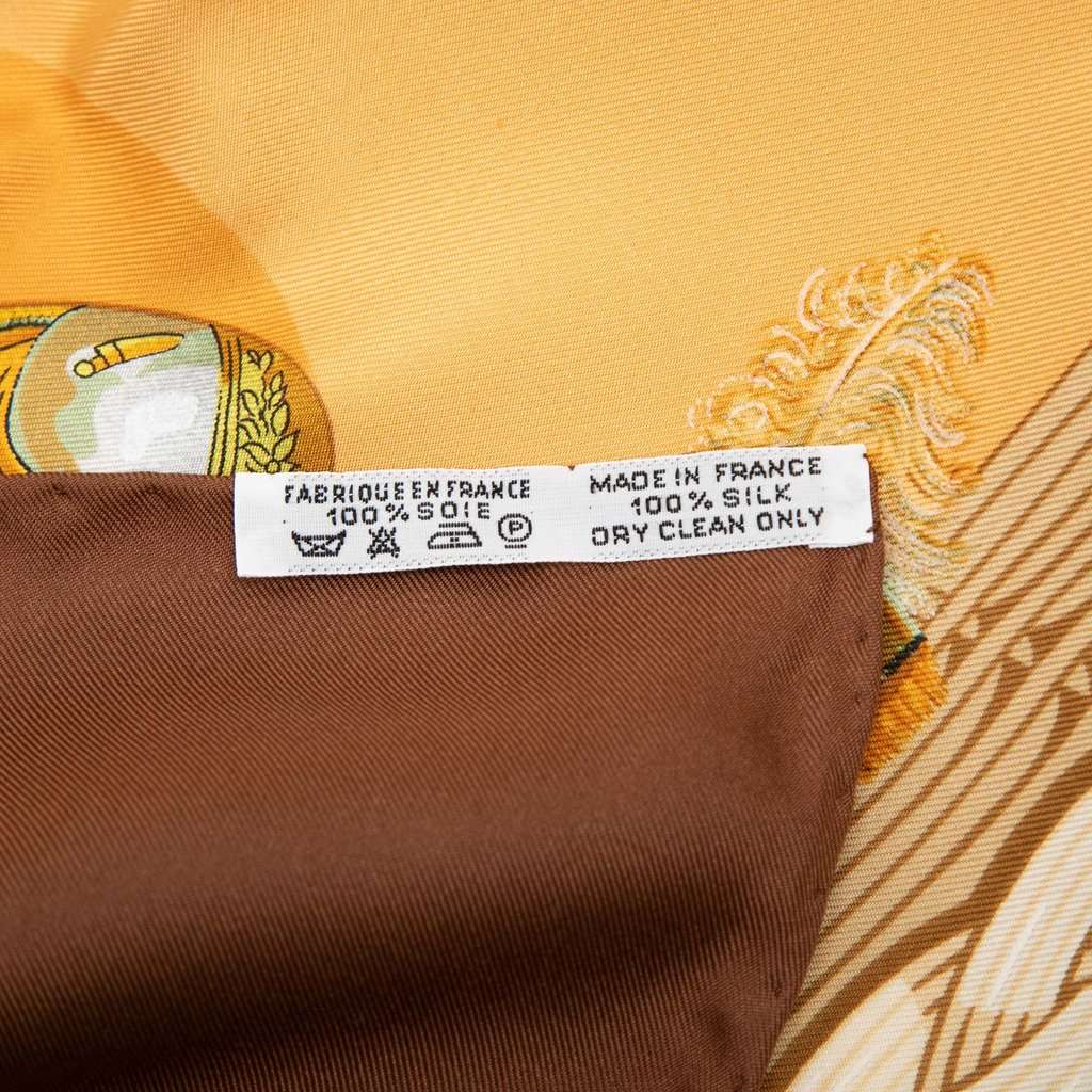 Hermès Couvee d Hermes Silk Scarf 90 Orange Very good - Box View