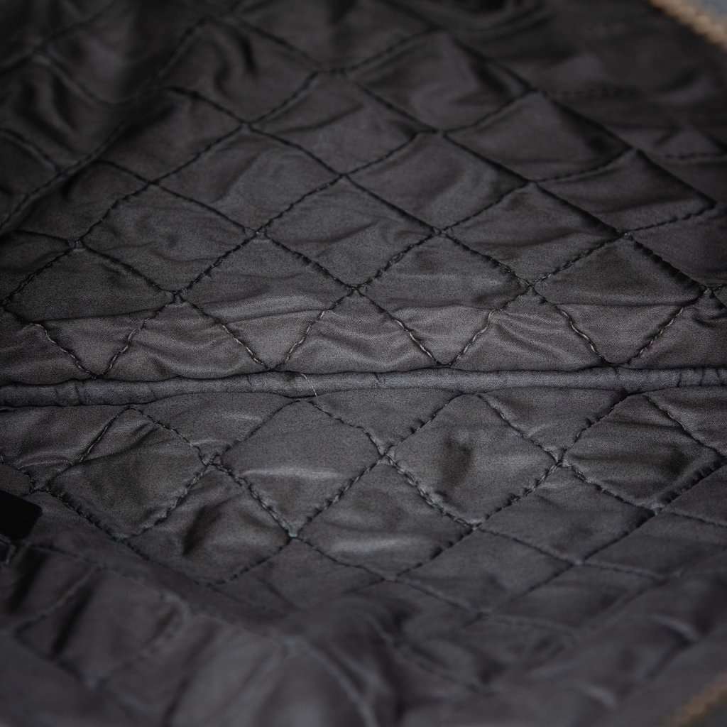 Chanel Small Quilted Crinkled Patent O Case Clutch Green Leather Very good - Model View
