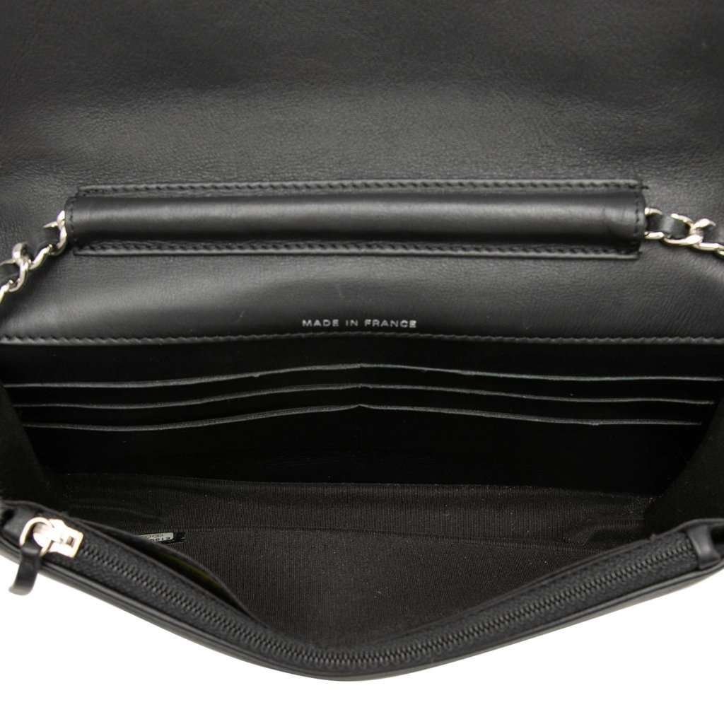 Chanel CC Patent Compact Wallet On Chain Black Leather Very good condition - Model View