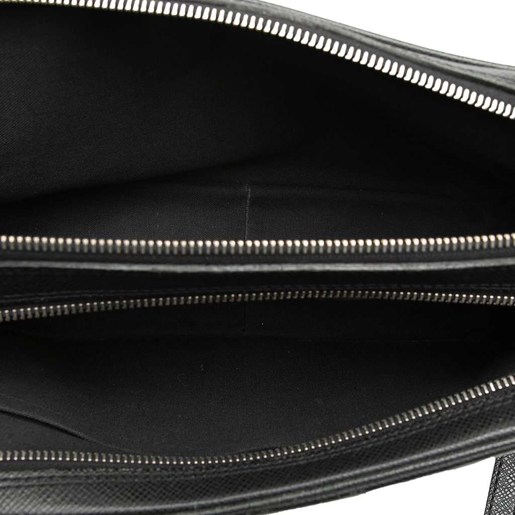 Louis Vuitton Taiga Neo Pavel Black Leather Very good - Model View