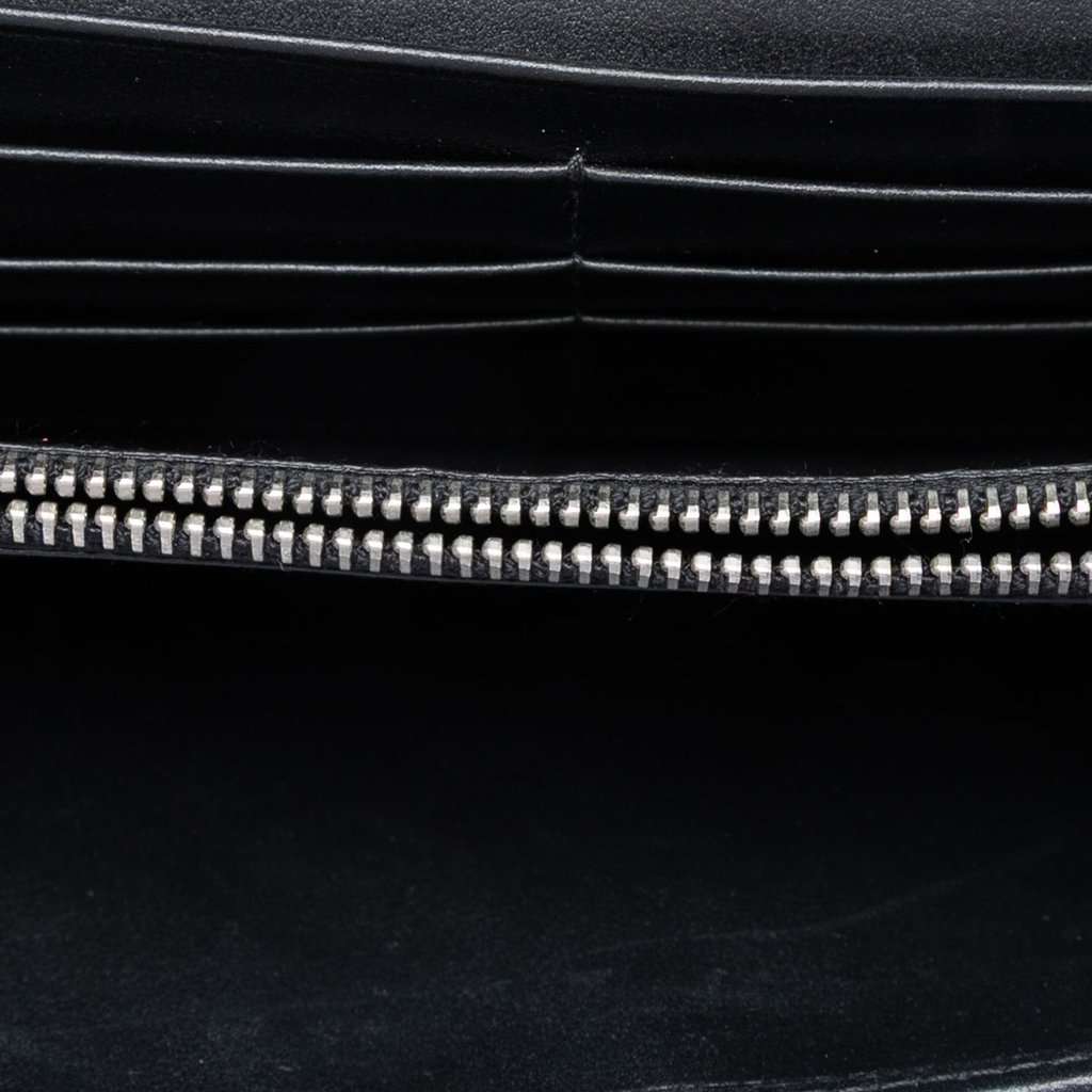 Prada Tessuto Grommet Wallet On Chain Black Very good condition - Model View