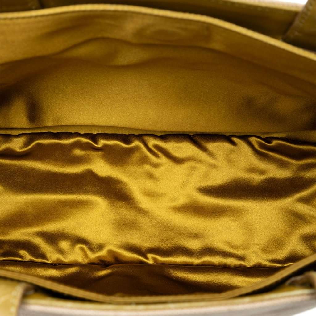 Prada Canvas Tote Beige Very good condition - Model View