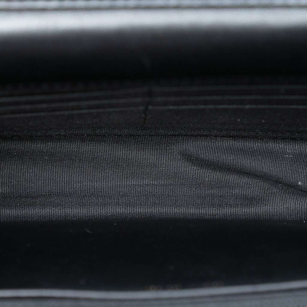 Chanel CC Stitched Calfskin Wallet on Chain Black Leather Very good condition - Model View