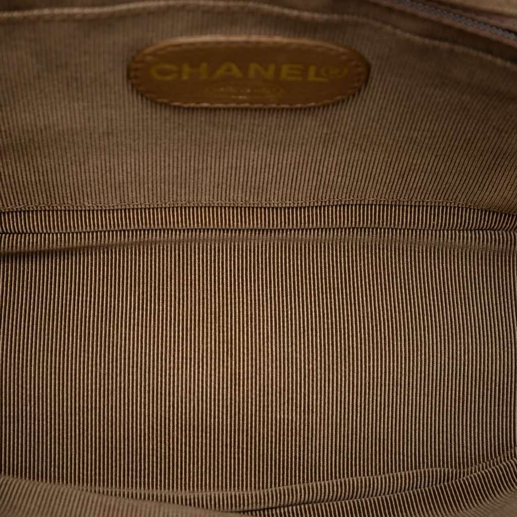Chanel Triple CC Caviar Crossbody Brown Leather Very good condition - Model View