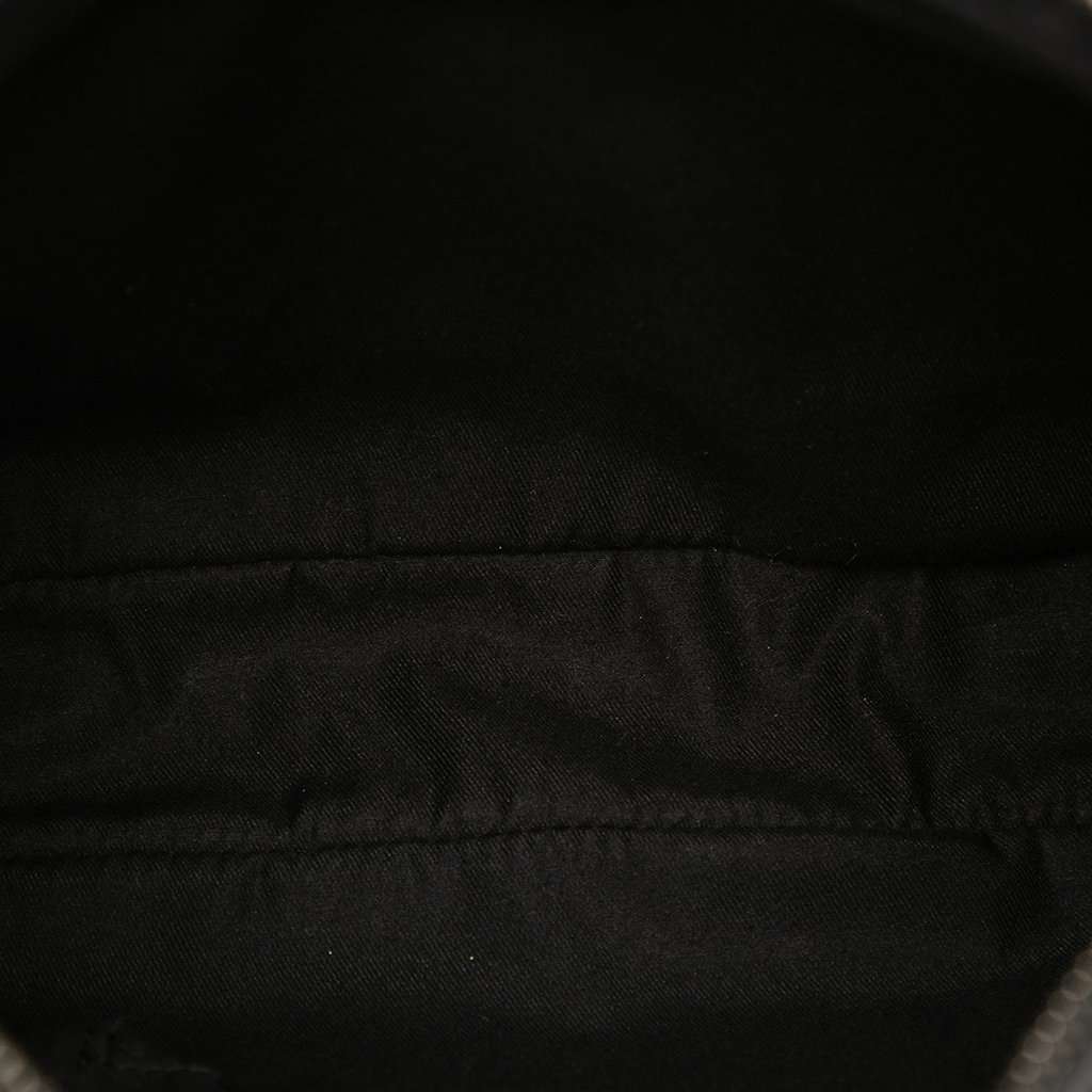 Gucci GG Canvas Crossbody Black Very good - Model View