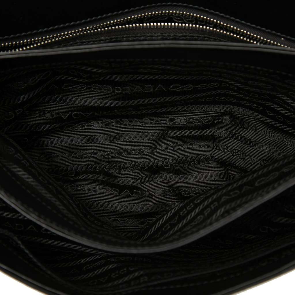 Prada Saffiano and Tessuto Chain Crossbody Black Very good - Model View