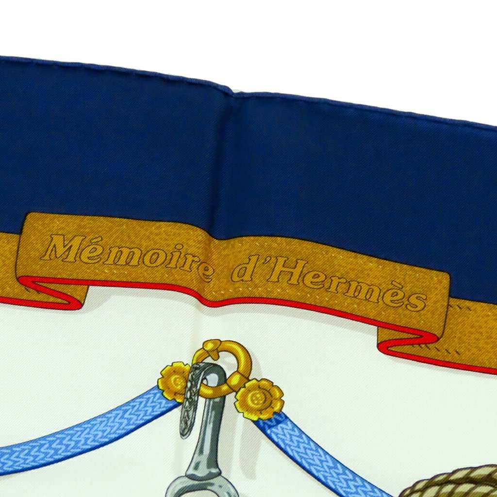 Hermès Memoire d Hermes Silk Scarf 90 Blue Very good condition - Inside View