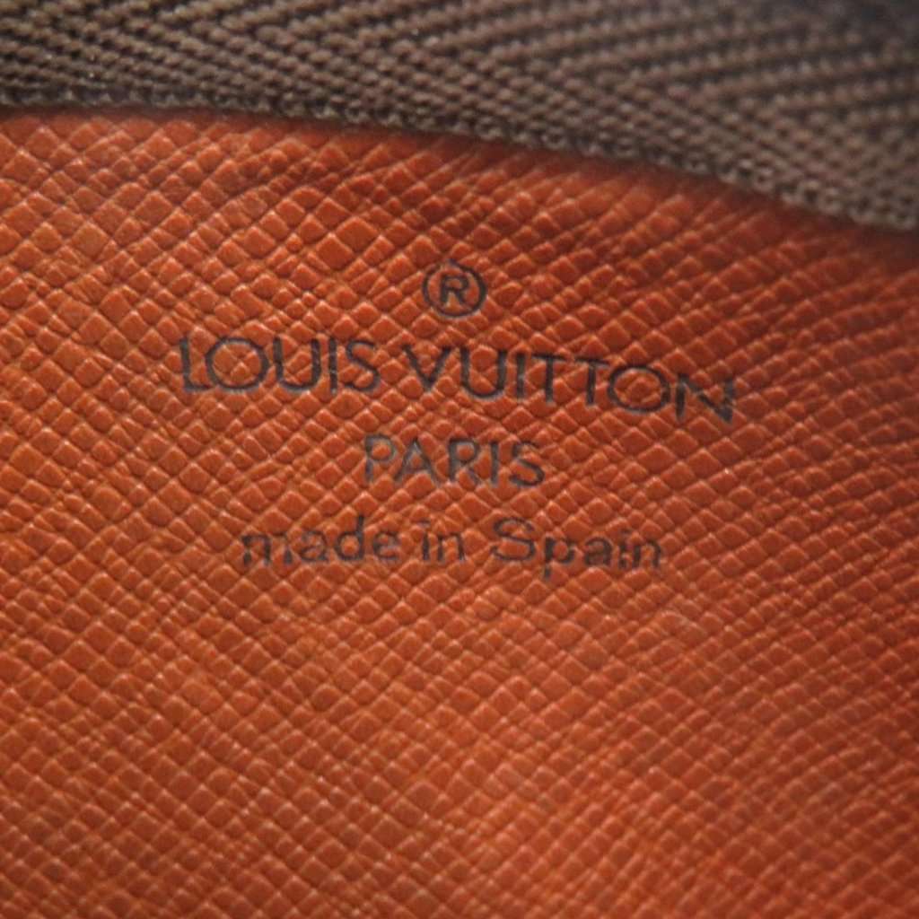 Louis Vuitton Monogram Key Pouch Brown Very good condition - Model View