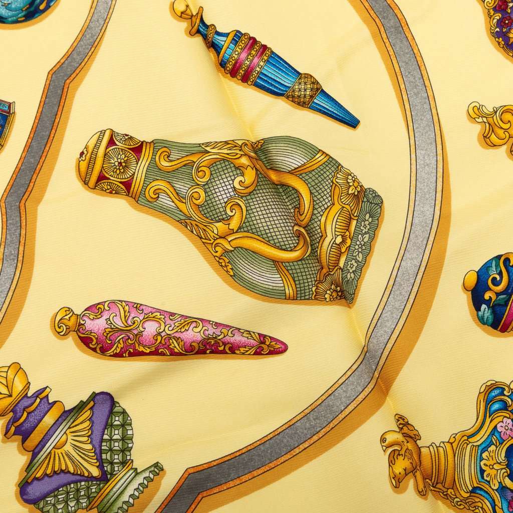 Hermès Qu Importe Le Flacon Silk Scarf 90 Yellow Never worn - Inside View