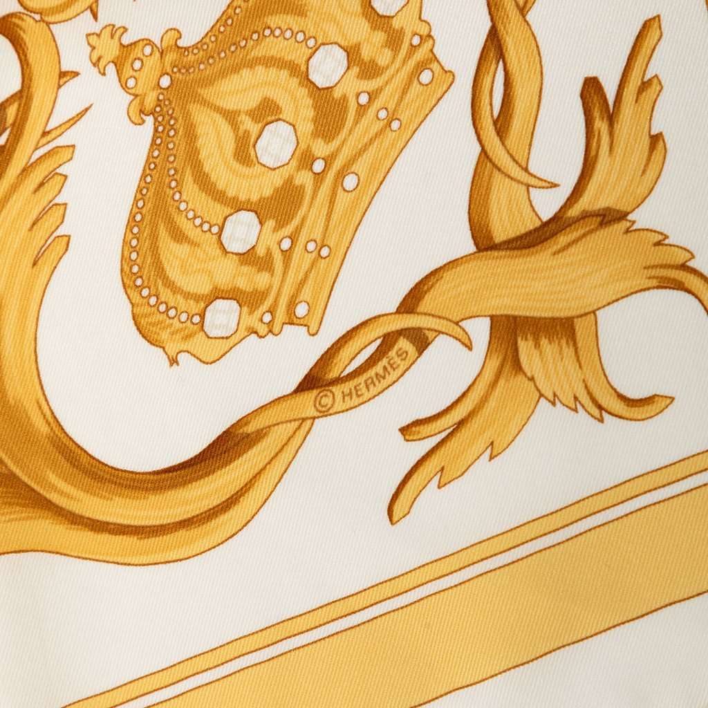 Hermès Couronnes Silk Scarf 90 White Very good condition - Box View