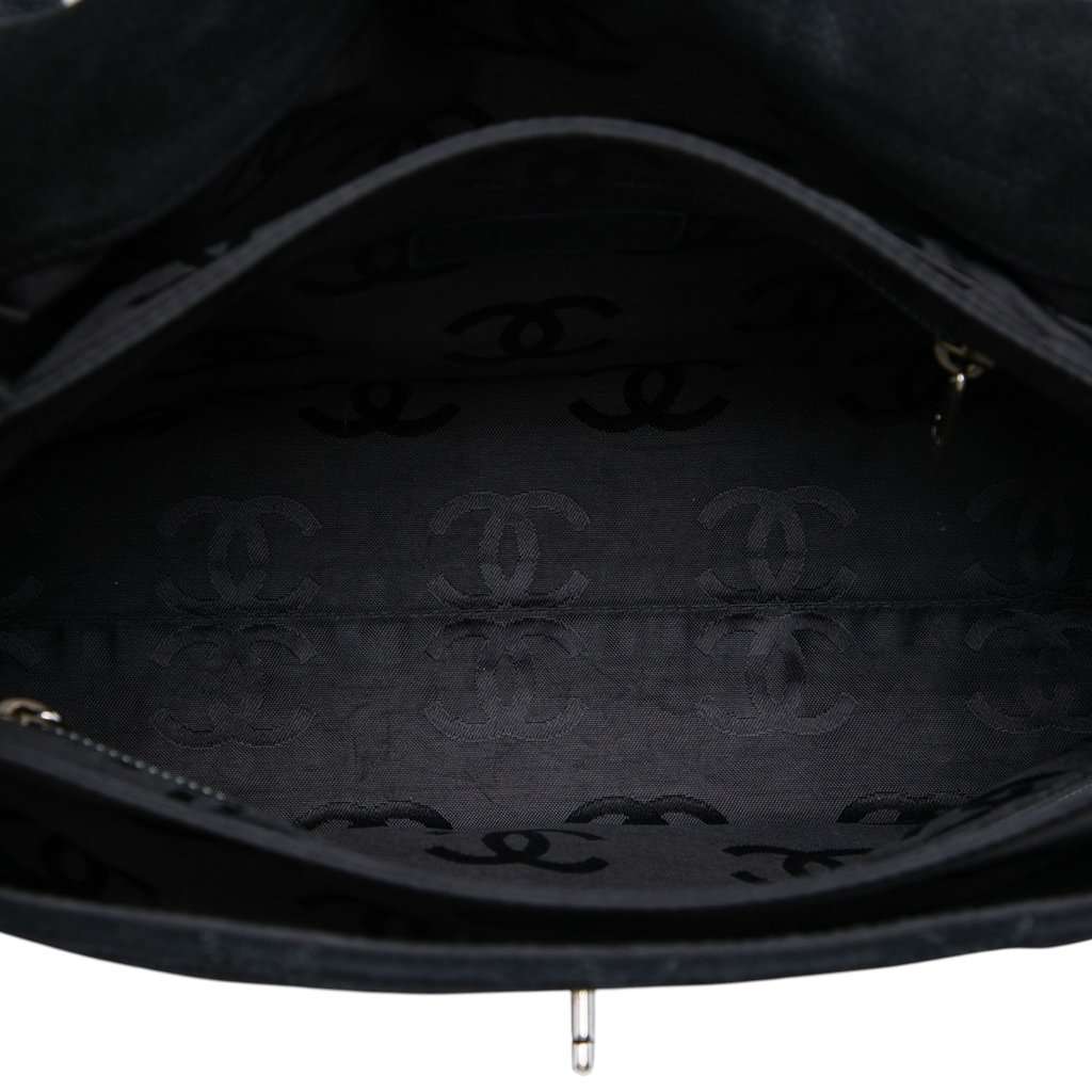 Chanel CC Quilted Suede Shoulder Bag Black Leather Very good condition - Model View