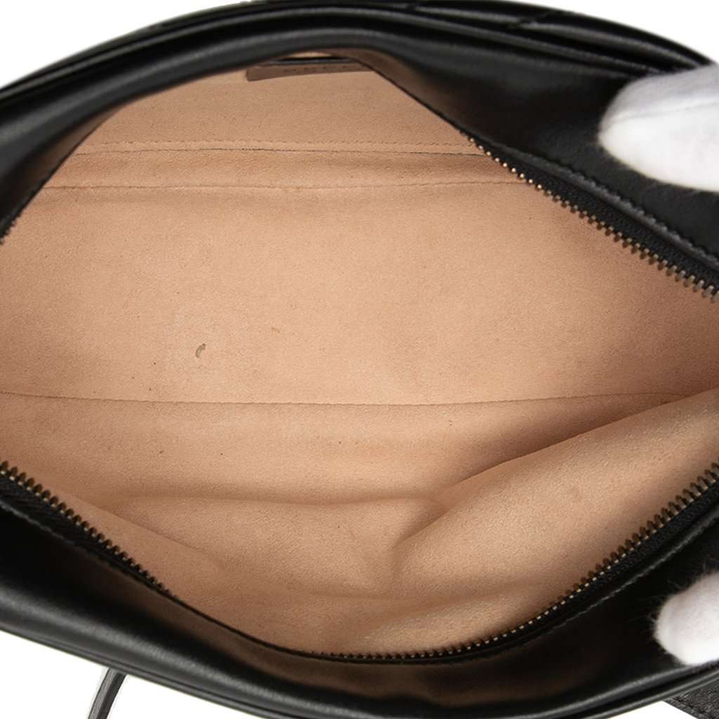Gucci Small GG Marmont Matelasse Leather Crossbody Black Leather Very good condition - Model View