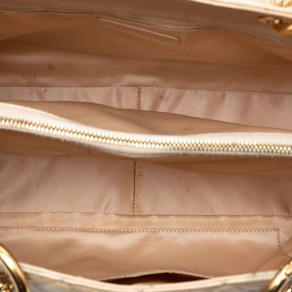 Chanel Caviar Grand Shopping Tote Brown Leather Very good condition - Model View