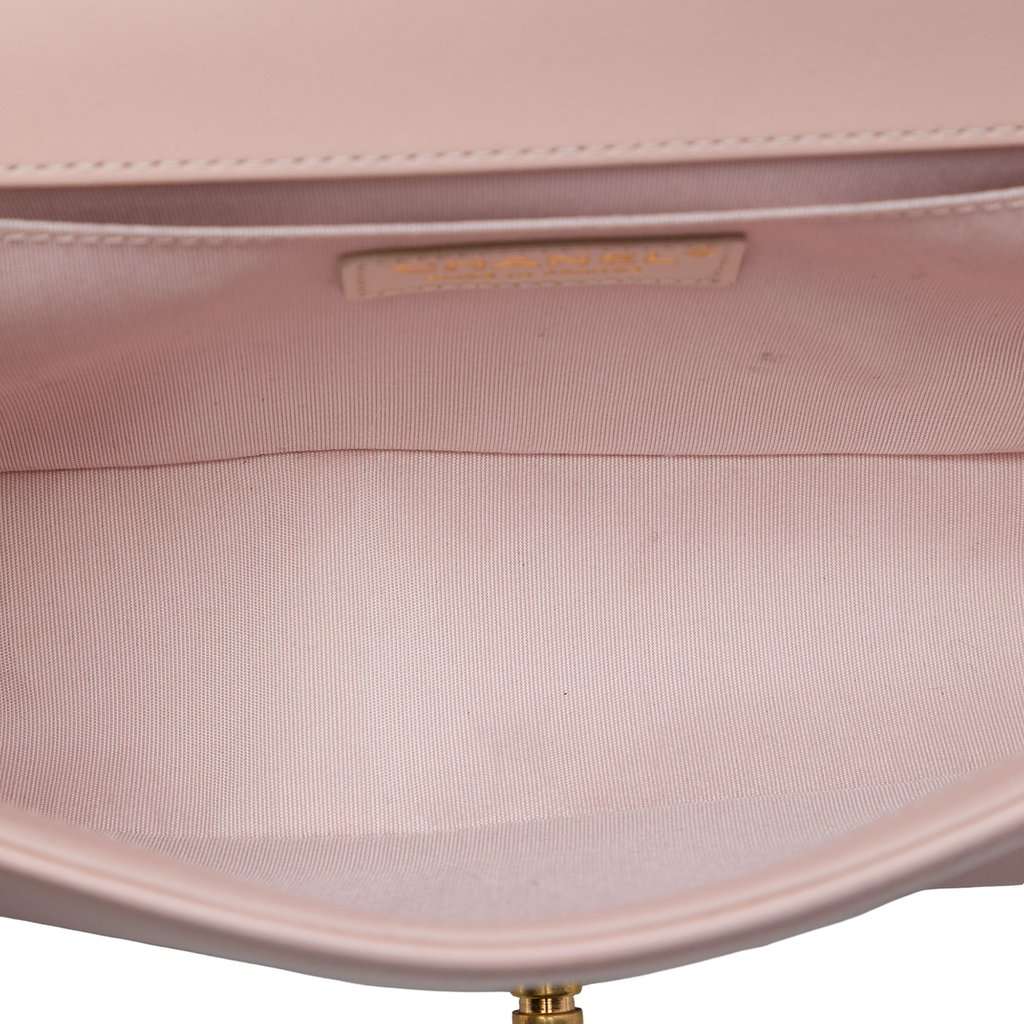 Chanel Old Medium Tweed and Lambskin Boy Flap Pink Very good condition - Model View