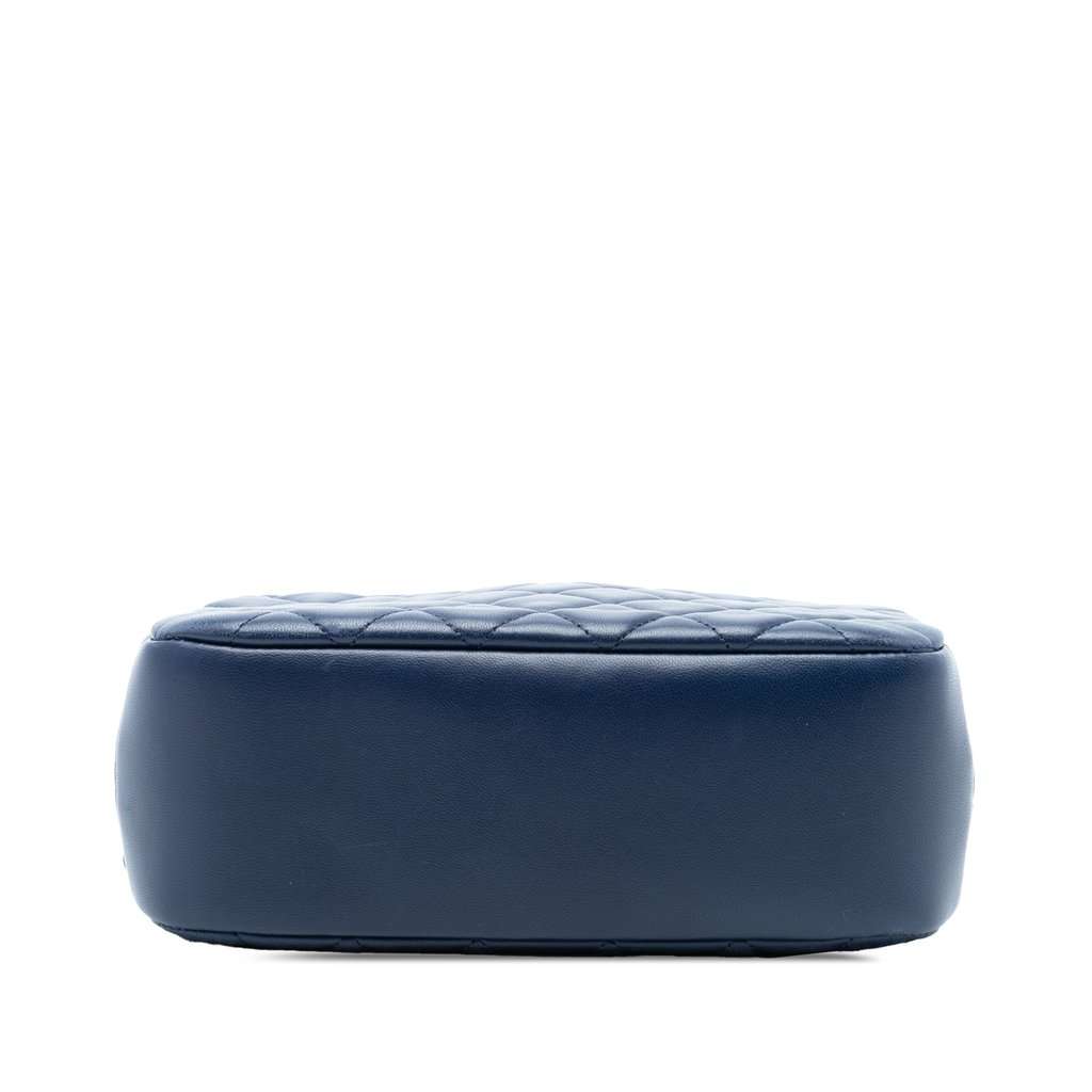 Chanel Large Quilted Lambskin Curvy Cosmetic Pouch Blue Leather Very good condition - Inside View