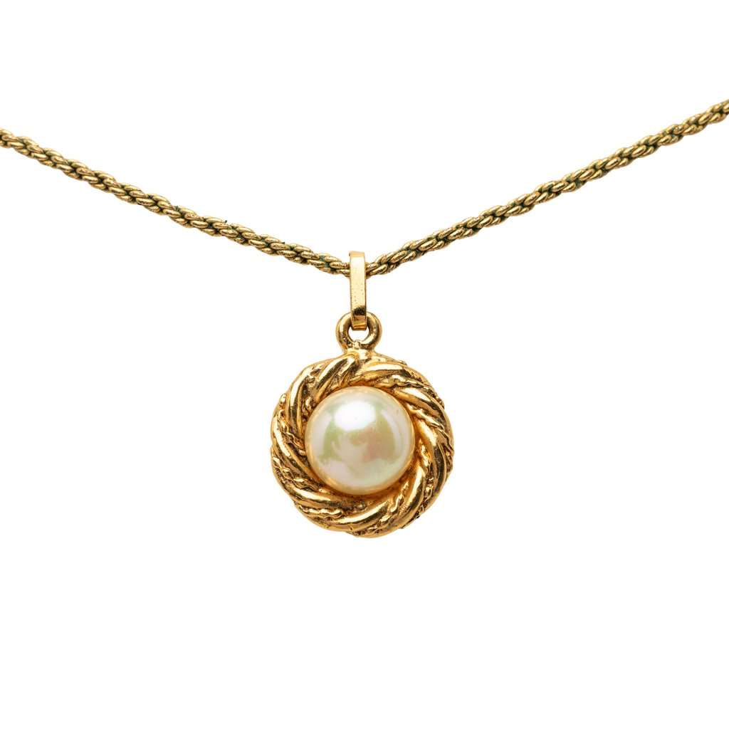Chanel Gold Plated Faux Pearl Round Pendant Necklace Gold Metal Very good - Front View