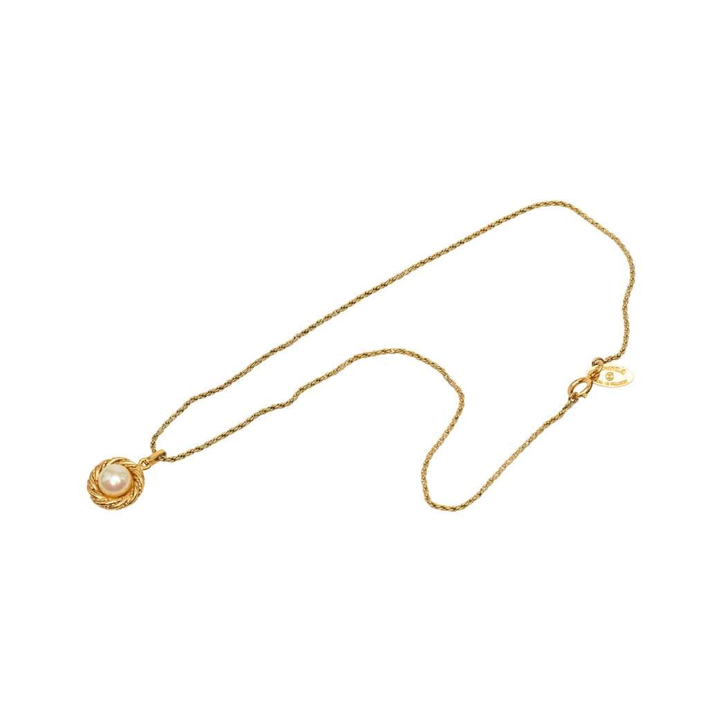 Chanel Gold Plated Faux Pearl Round Pendant Necklace Gold Metal Very good - Model View
