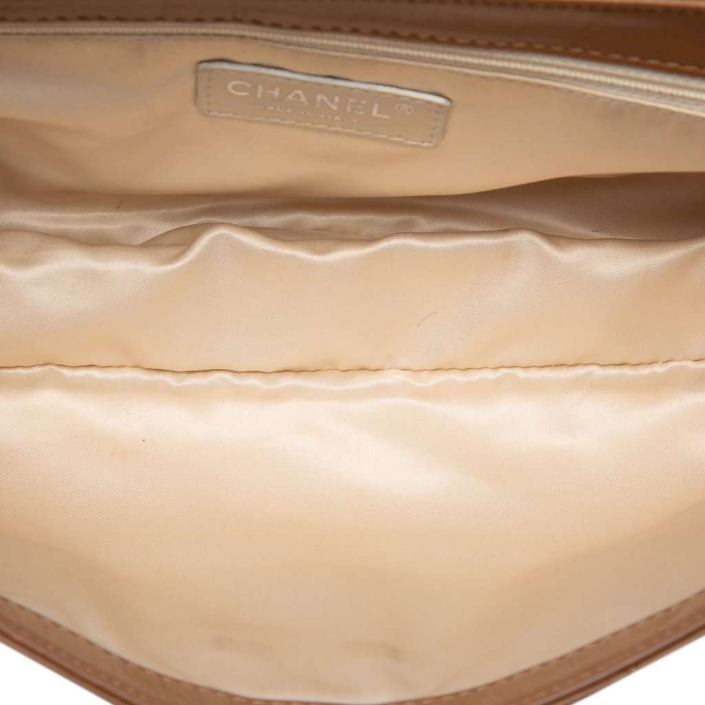 Chanel Quilted Aged Lambskin Reissue 2.55 East West Flap Brown Leather Very good - Model View
