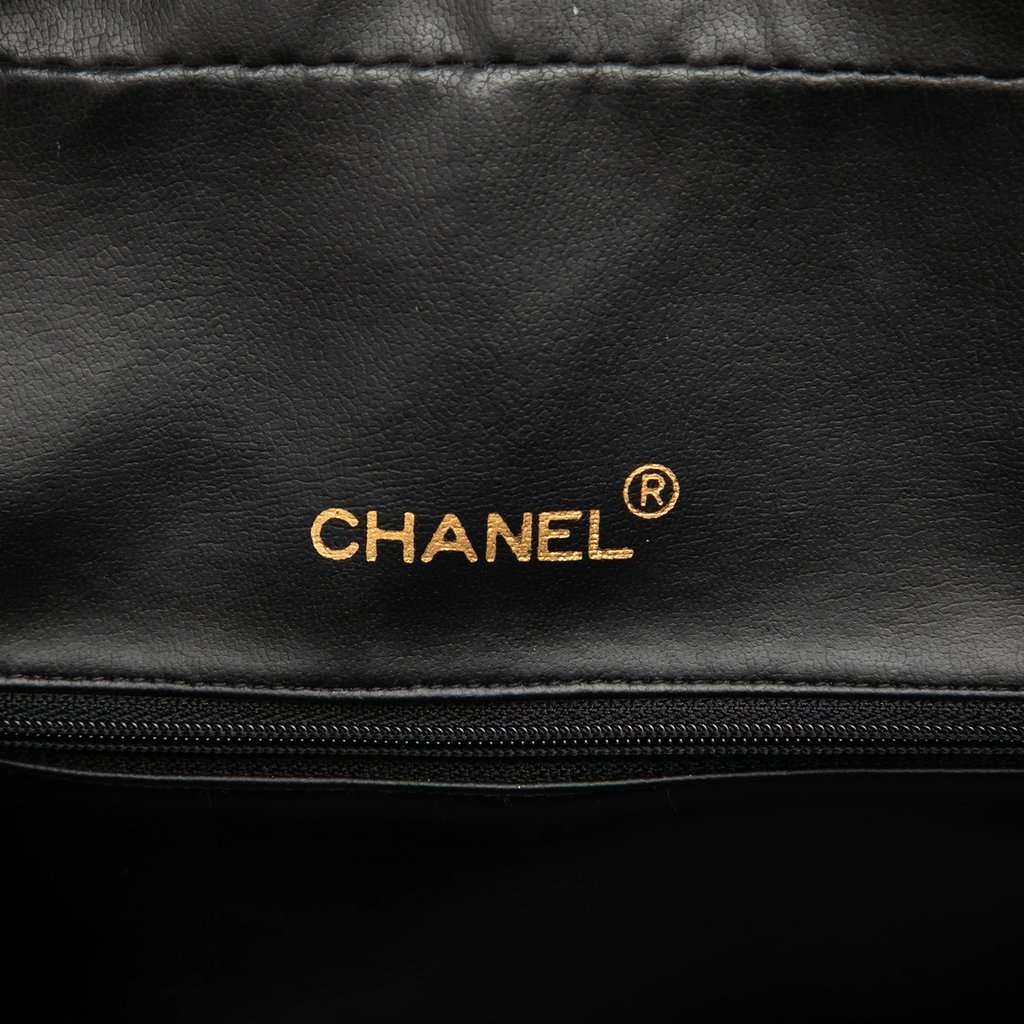 Chanel Quilted Lambskin Grand Logo Duffle Bag White Leather Good condition - Box View