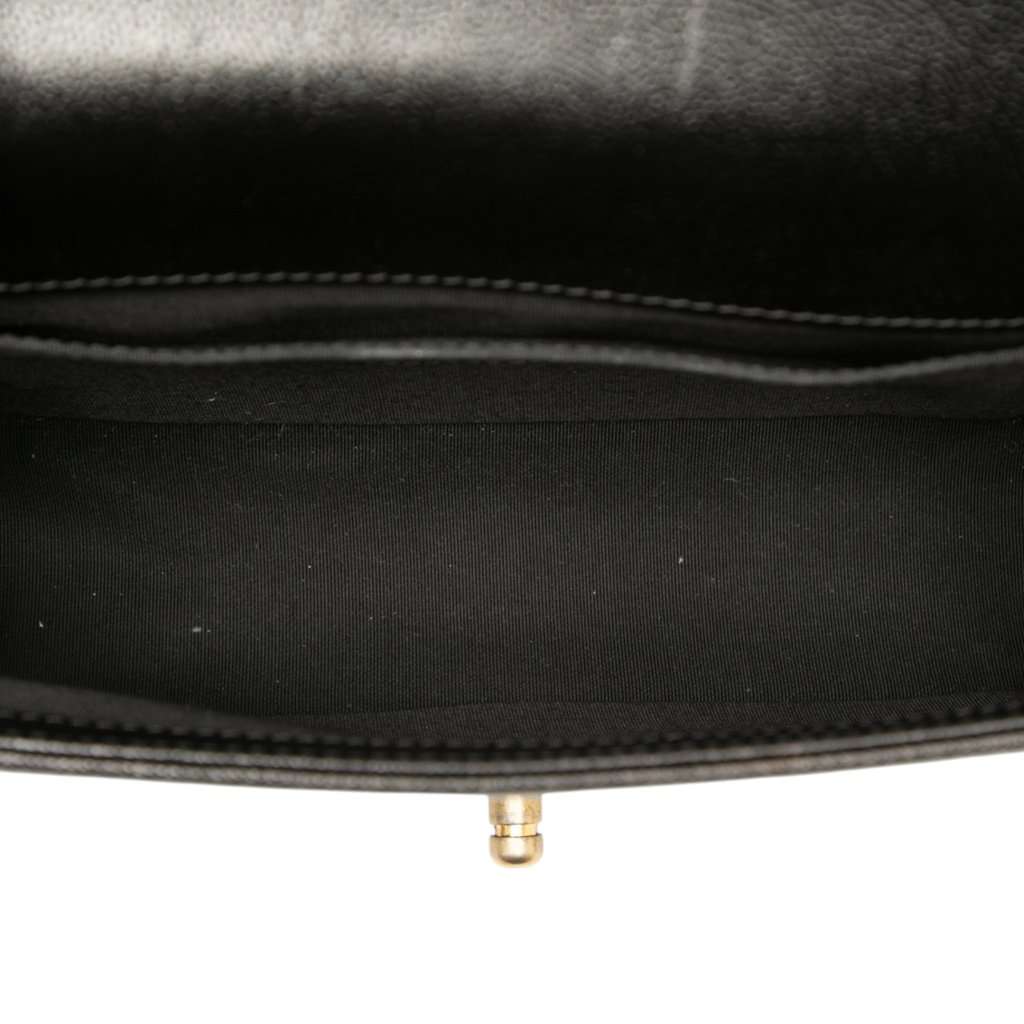 Chanel Old Medium Chevron Caviar Boy Flap Black Leather Very good - Model View
