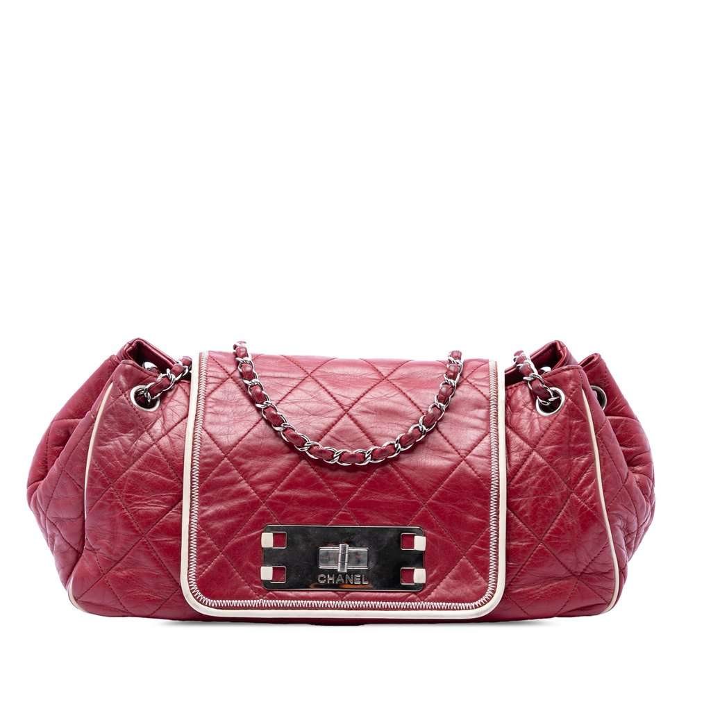 Chanel Quilted Aged Calfskin Reissue 2.55 East West Accordion Flap Red Leather Very good condition - Front View