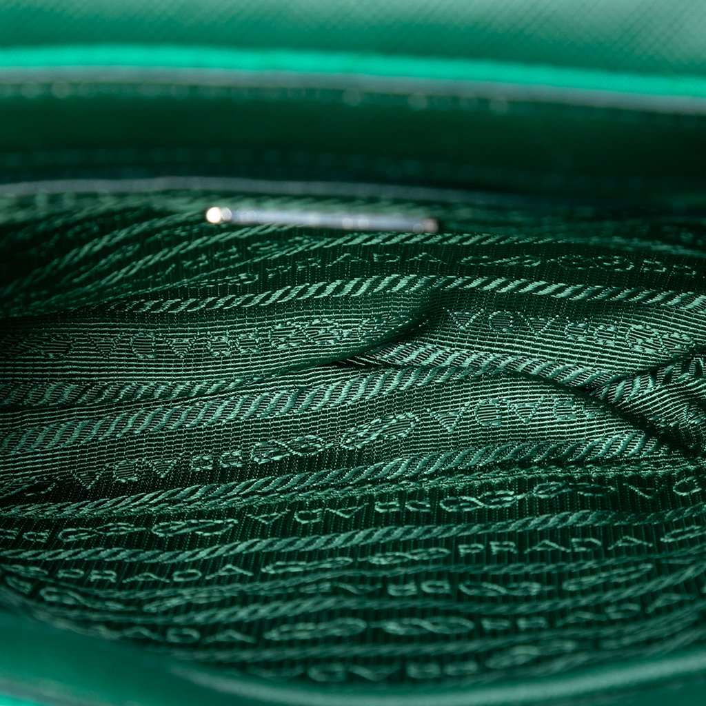 Prada Impuntu Tessuto Chain Crossbody Green Very good condition - Model View