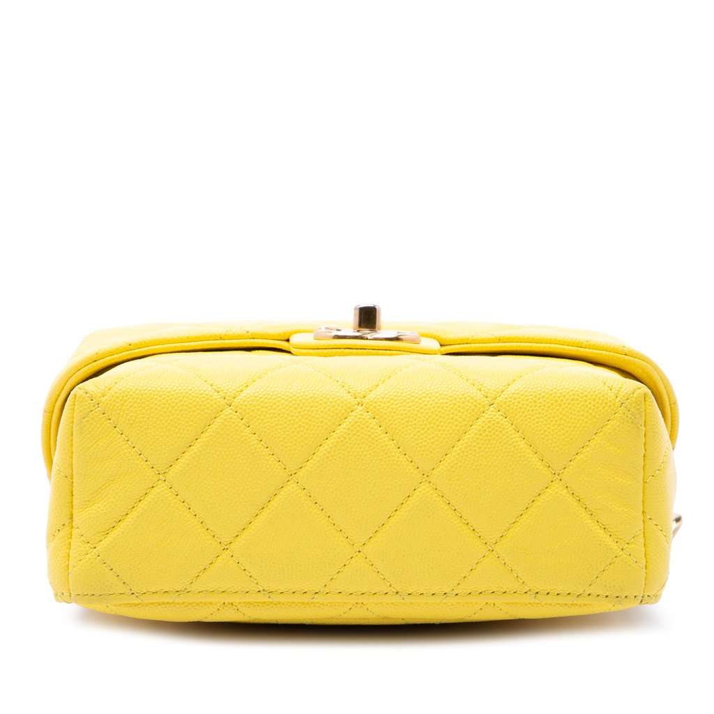 Chanel Quilted Caviar Handy Box Vanity Case with Chain Yellow Leather Very good condition - Inside View