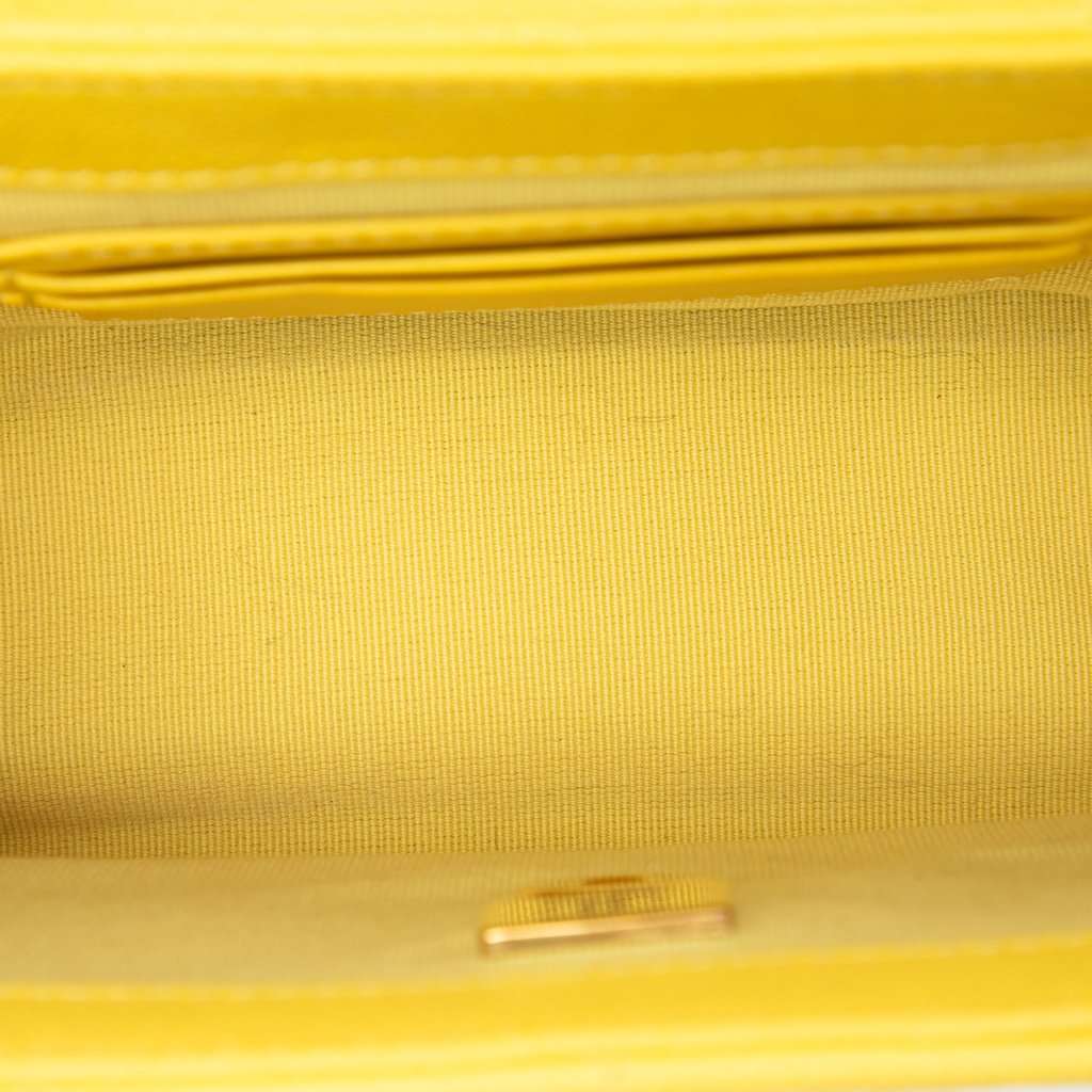 Chanel Quilted Caviar Handy Box Vanity Case with Chain Yellow Leather Very good condition - Model View