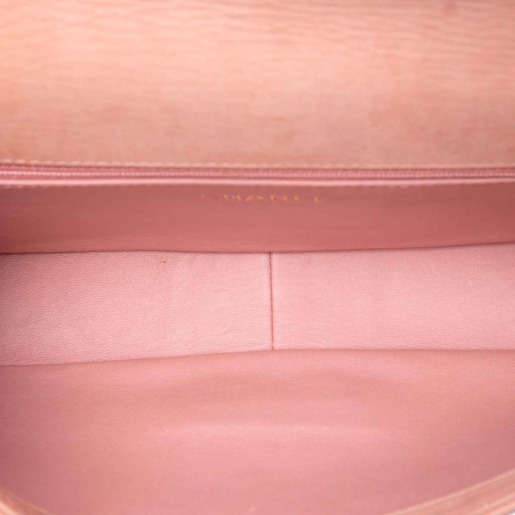 Chanel Small Stitched Iridescent Lambskin Reissue 2.55 Single Flap Pink Leather Very good condition - Model View