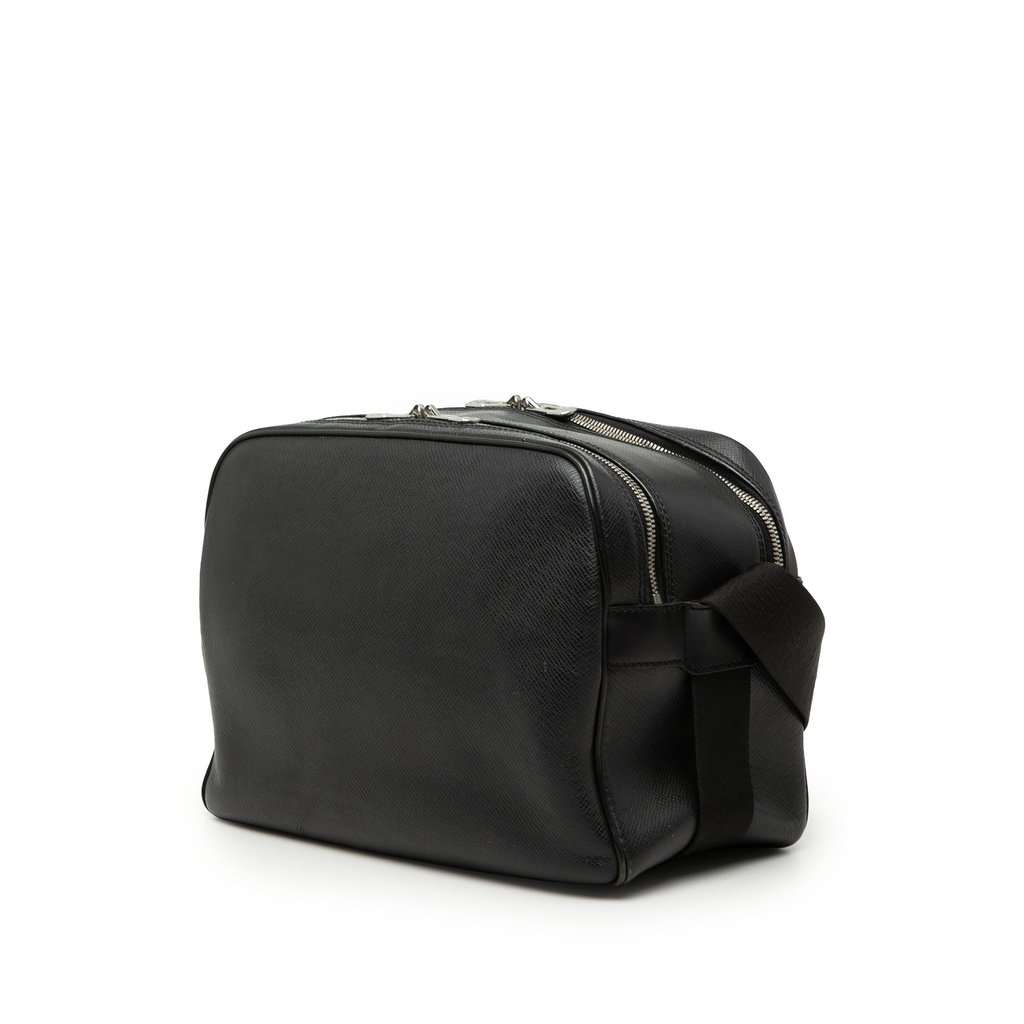 Louis Vuitton Taiga Reporter PM Black Leather Good condition - Back View