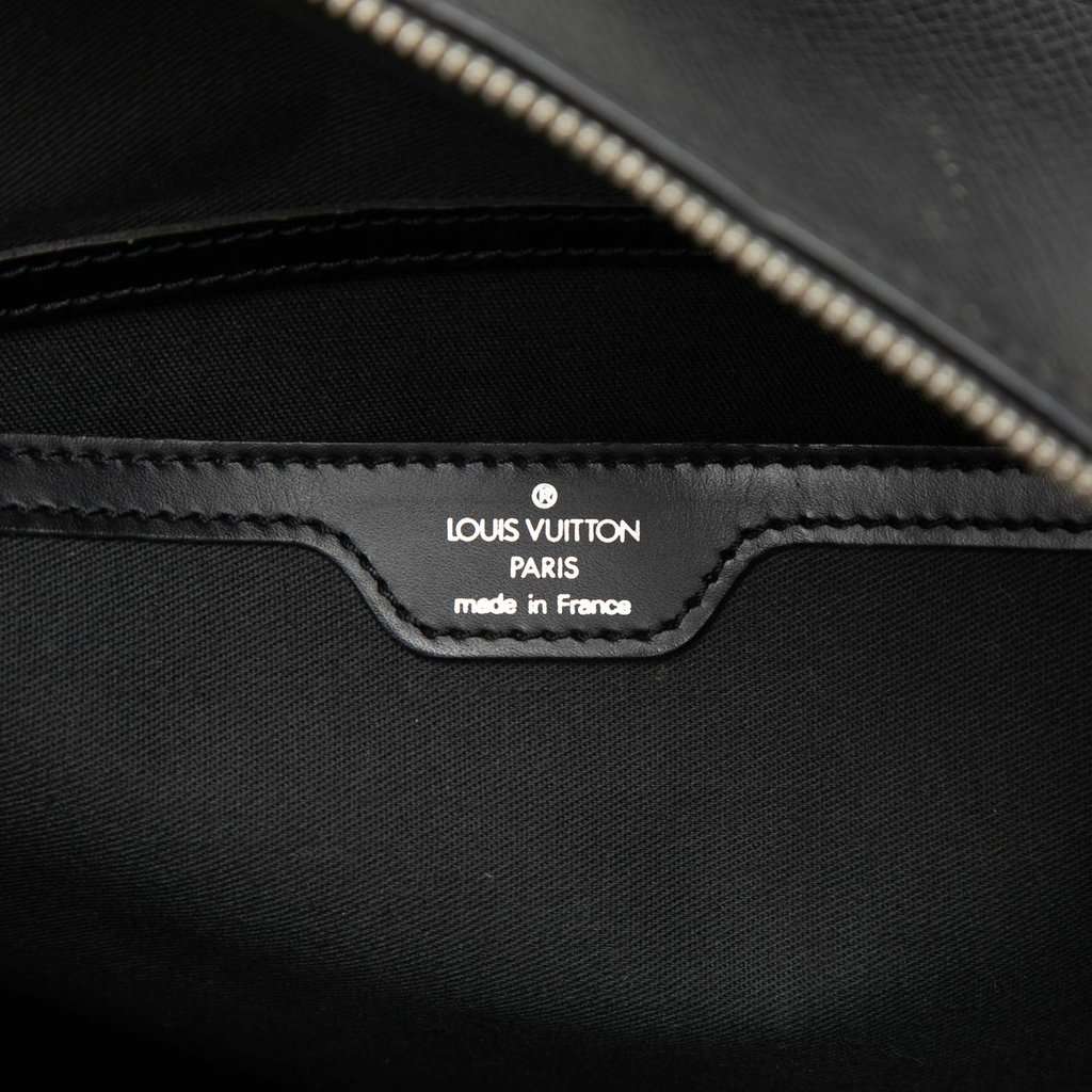 Louis Vuitton Taiga Reporter PM Black Leather Good condition - Box View