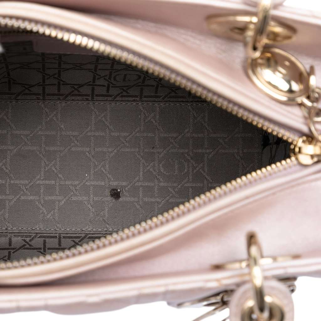 Dior Medium Pearlescent Lambskin Cannage Lady Dior Pink Leather Very good condition - Model View